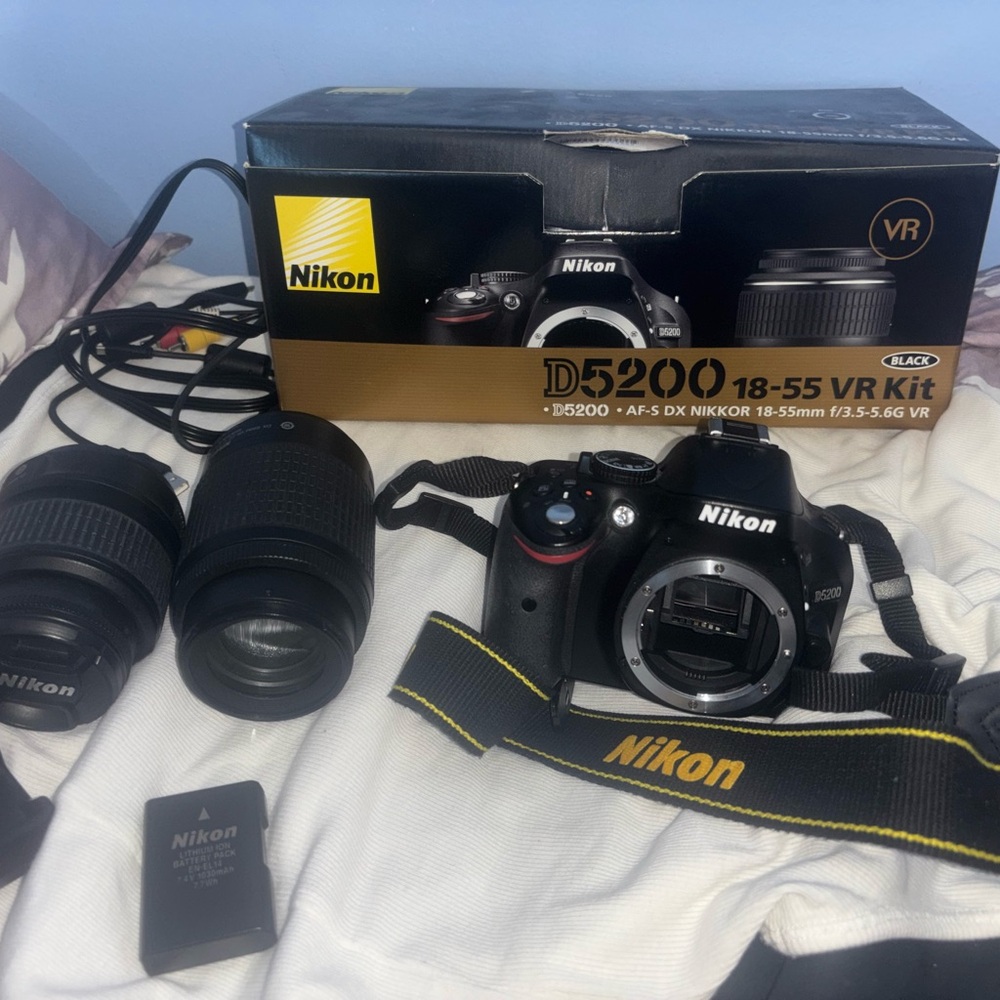 Nikon D5200 Black with Lens Kit